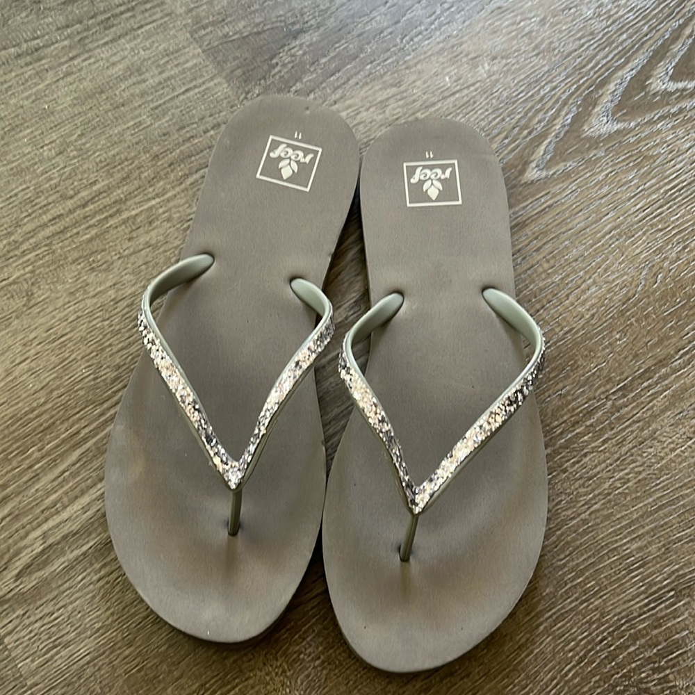 REEF Flip Flops 🩴 - Picture 2 of 5